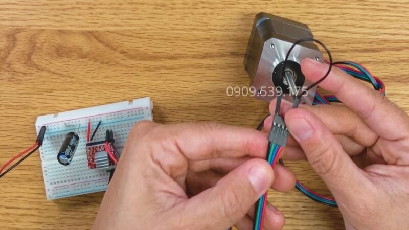 Đảo chiều động cơ bước bằng phần mềm