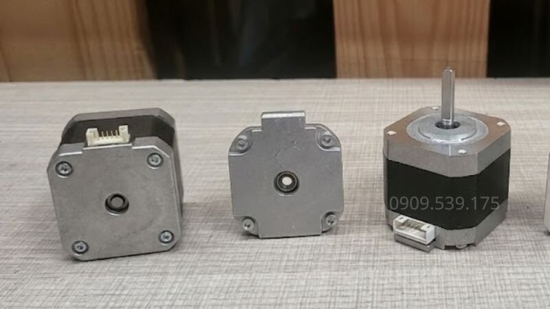 Dấu hiệu động cơ bước chạy không đều