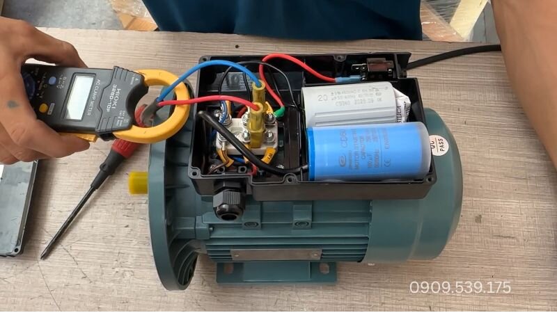 Đo trở kháng cuộn dây motor để phát hiện chập cháy và rò điện