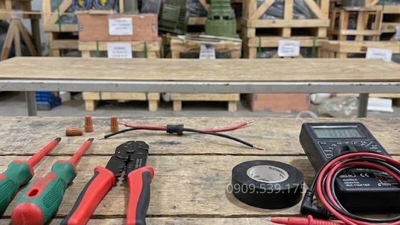 Dụng cụ cần chuẩn bị trước khi thay tụ máy bơm