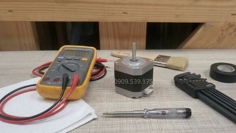 Dụng cụ cần chuẩn bị trước khi tiến hành bảo dưỡng động cơ bước