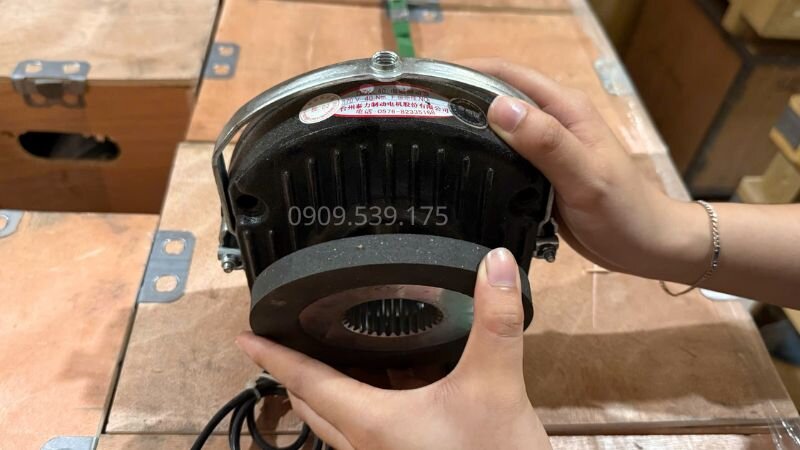 Kiểm tra khe hở trước khi điều chỉnh thu hẹp khoảng hở
