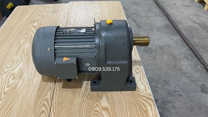 Kiểm tra motor giảm tốc ngay khi nhận hàng để phát hiện dấu hiệu kẹt cứng cốt trước khi lắp đặt