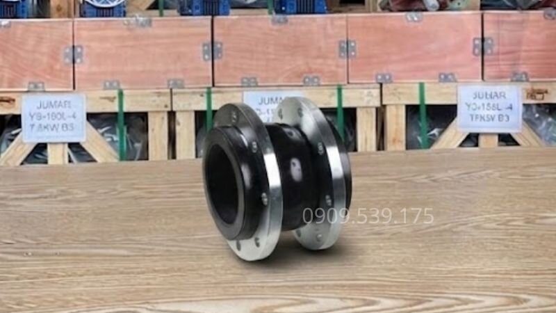 Lắp hai nửa khớp nối vào trục động cơ