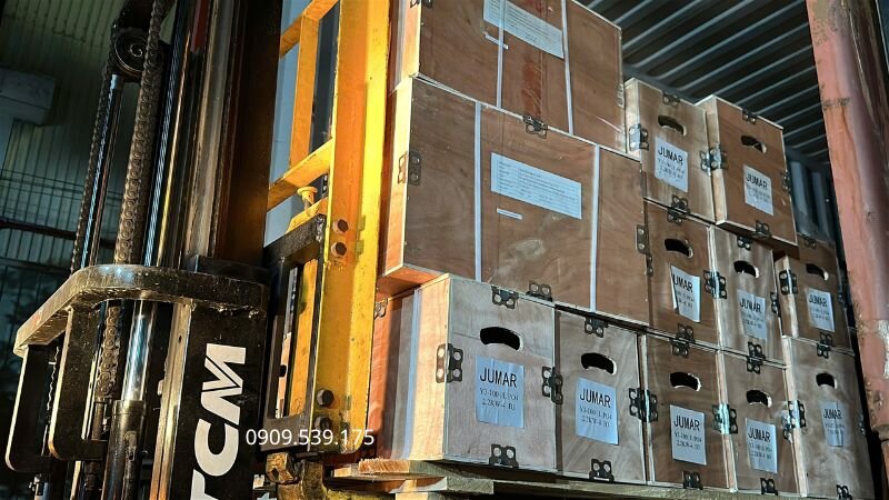 Lô hàng còn trên xe container