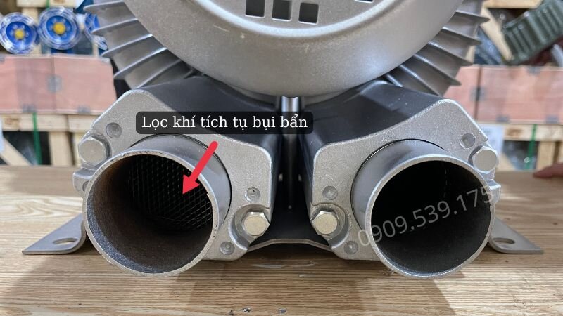 Lọc khí của quạt thổi khí công nghiệp tích tụ bụi bẩn