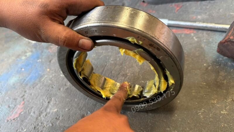 Lưu ý khi bôi trơn bạc đạn motor