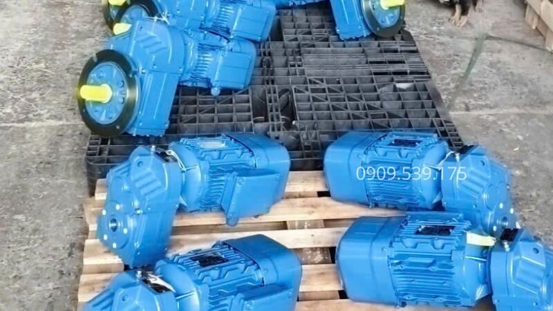 Motor giảm tốc tải nặng trục song song và vuông góc kéo máy nghiền đá