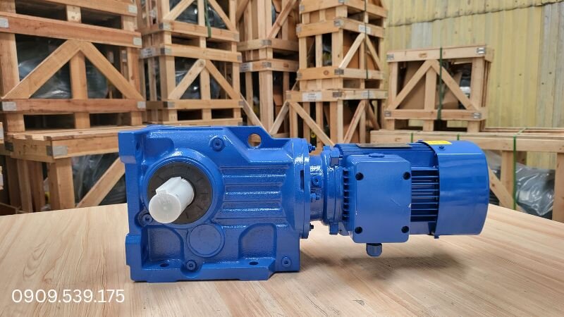Motor giảm tốc vuông góc K truyền lực mạnh, vận hành ổn định