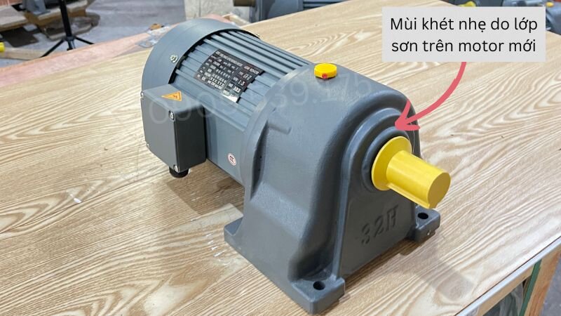 Mùi hăng có thể là do lớp sơn cách điện mới