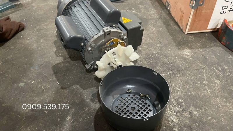 Nắm rõ các lưu ý quan trọng để vệ sinh an toàn và tránh làm hư hỏng motor