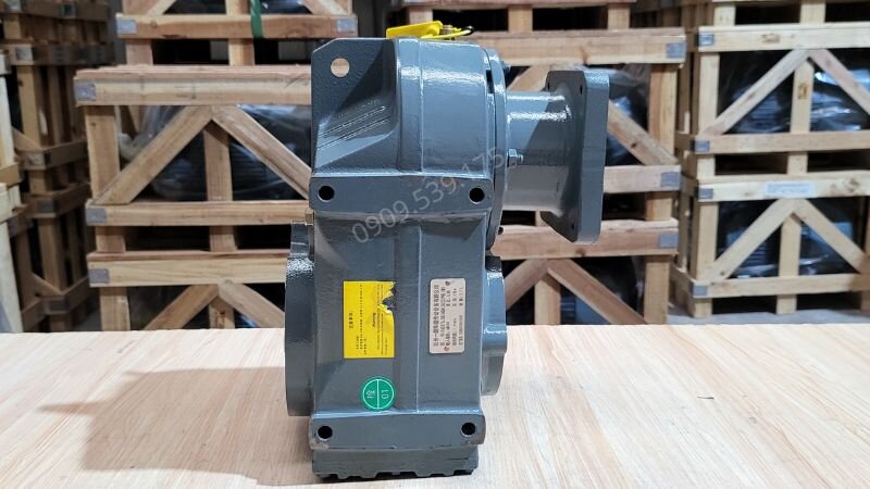 Distinguishing input and output shafts of the heavy duty F-Series Parallel Shaft Helical Gearbox