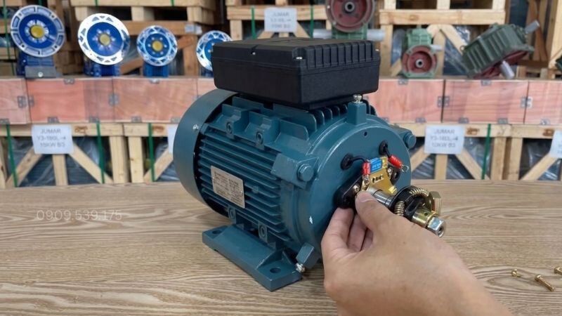 Quy trình bảo dưỡng bộ mặt vít ly tâm động cơ điện 1 pha