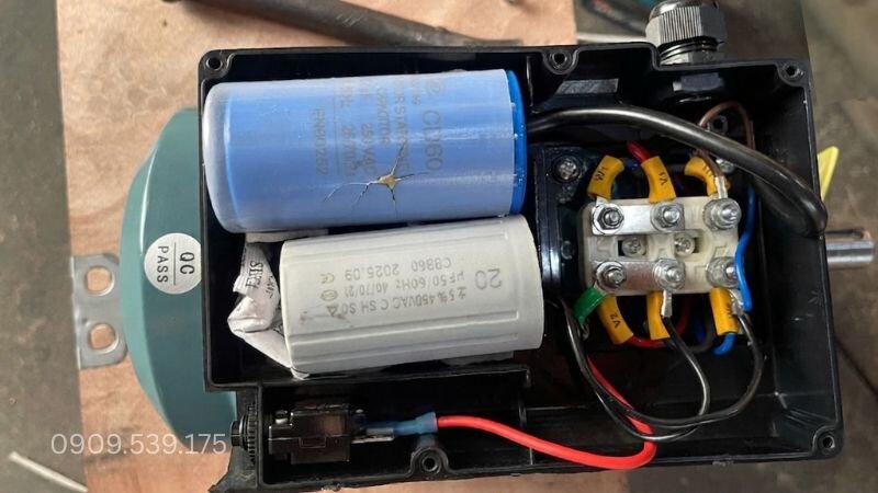 Vỏ tụ điện motor bị biến dạng do hư hỏng