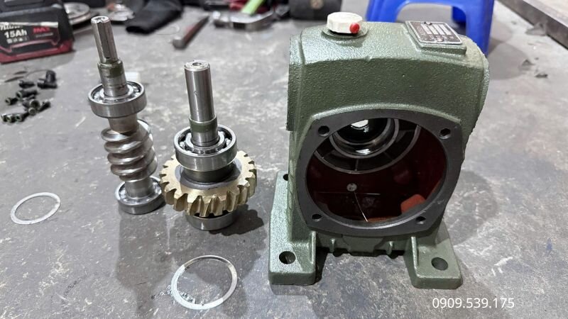 Hộp giảm tốc WP rung mạnh khi vận hành