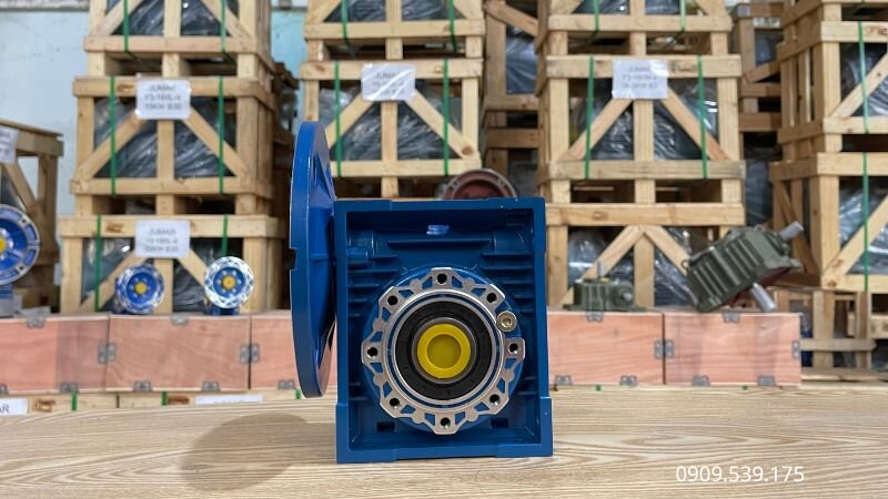 Kiểm tra hộp giảm tốc NMRV trước khi sử dụng giúp hạn chế hư hỏng