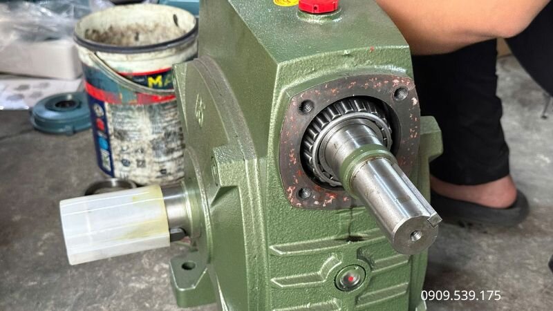 Kiểm tra độ đồng tâm motor và hộp giảm tốc