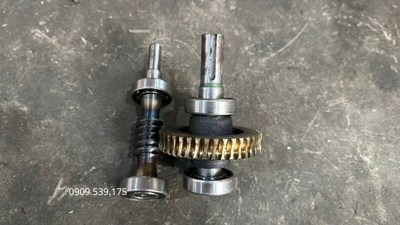 Bánh vít và trục vít WP bị mòn