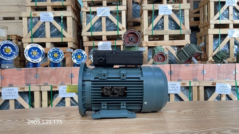 Kiểm tra dấu hiệu hư hỏng bên ngoài motor