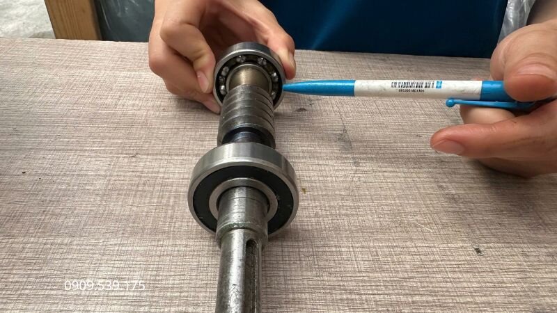 Vòng bi hộp giảm tốc WP bị hư hỏng
