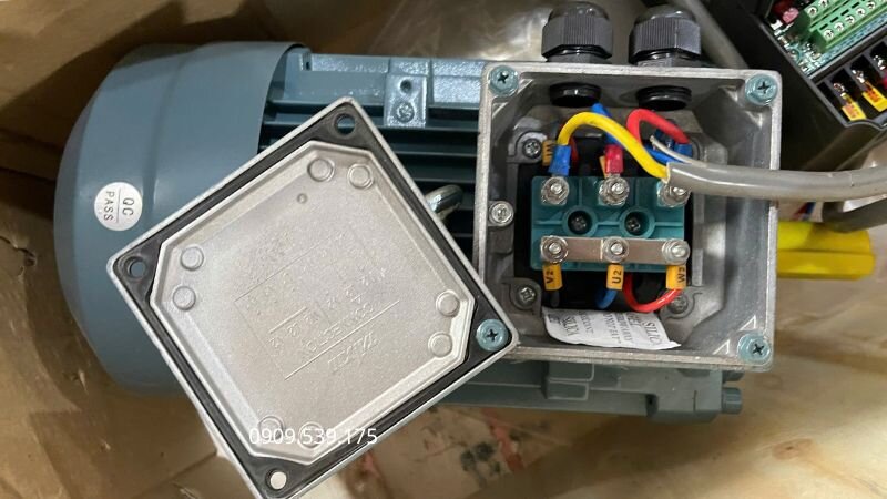 Đo điện trở cuộn dây để kiểm tra tình trạng chập hoặc đứt dây motor