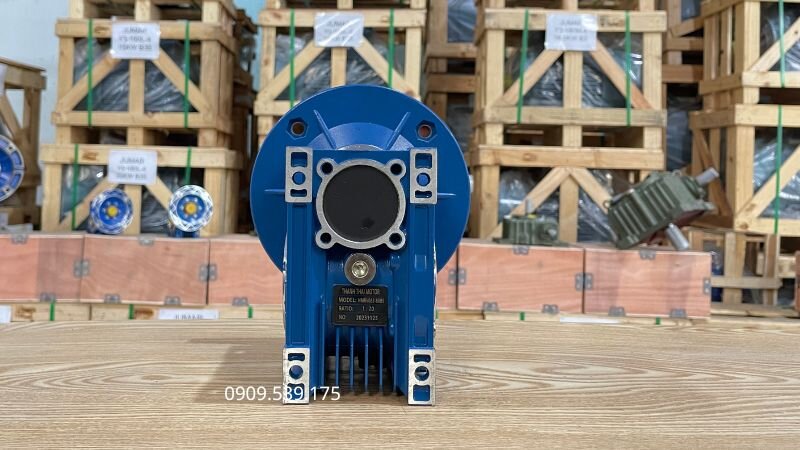 Kiểm tra nút thông hơi của hộp giảm tốc