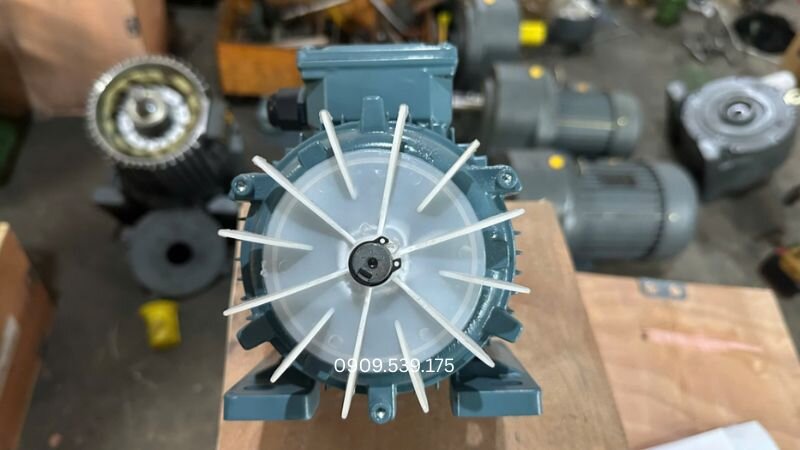 Các cách xử lý quạt làm mát motor thổi ngược để đưa luồng gió về đúng hướng