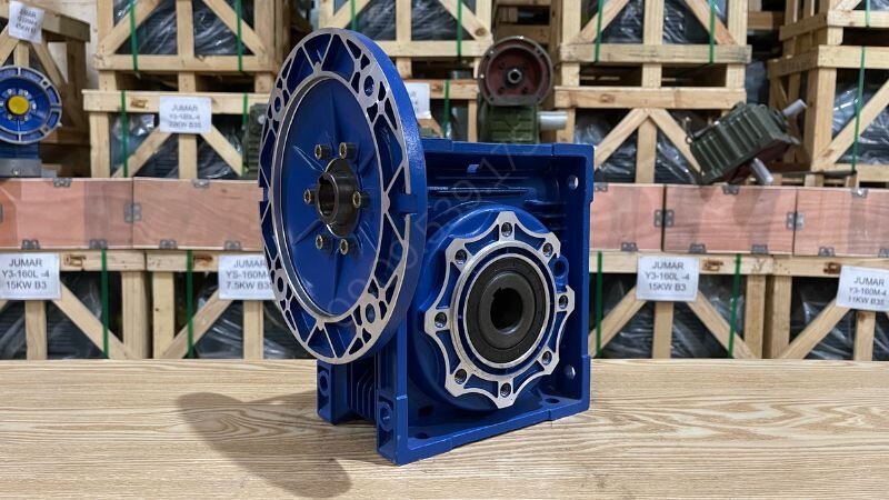 Hộp giảm tốc NMRV vỏ nhôm cho máy băm công suất vừa
