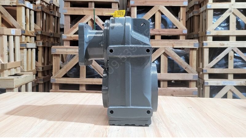 Hộp giảm tốc tải nặng F cho hệ thống truyền động liên tục