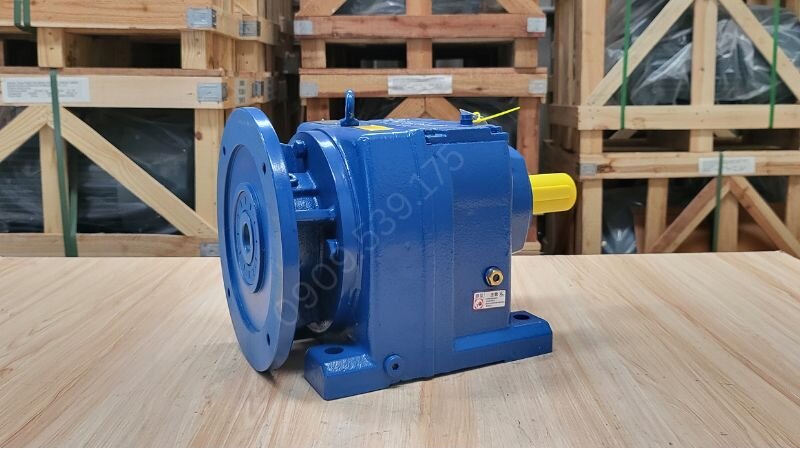 Hộp giảm tốc trục thẳng R hiệu suất cao cho máy băm dăm gỗ