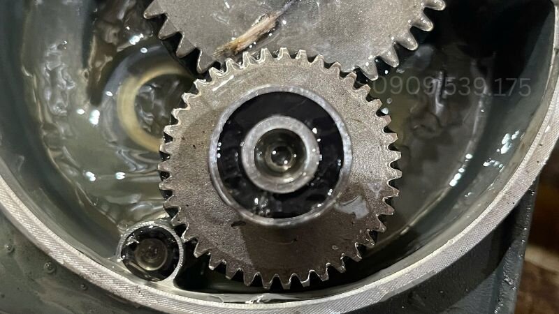 Kiểm tra lượng mỡ để tránh hỏng nhông motor giảm tốc