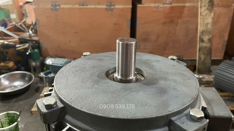 Những lưu ý quan trọng trước khi kiểm tra độ rơ trục motor giảm tốc