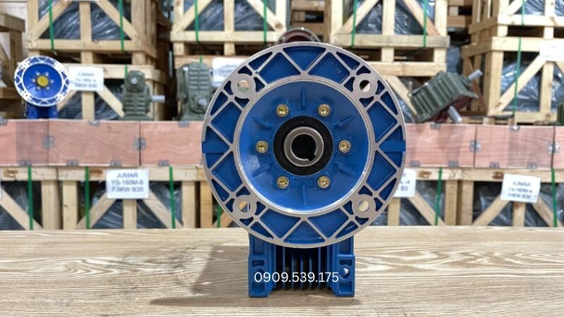 Những lưu ý cần thực hiện khi thay và bảo dưỡng dầu hộp giảm tốc NMRV