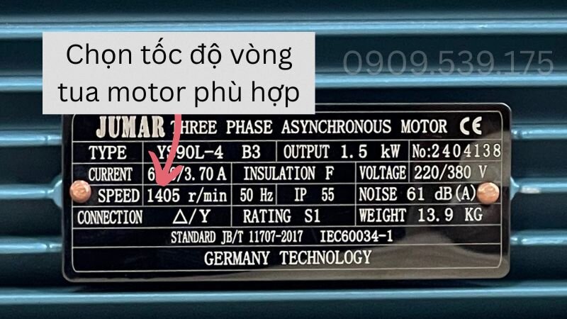 Motor tua chậm giúp máy nhào bột chạy êm và ổn định hơn