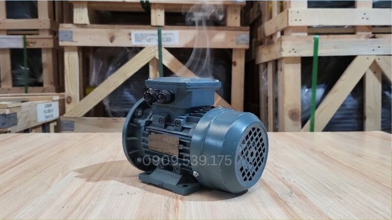 Tụ điện nóng ran và bốc khói do sự cố công tắc ly tâm
