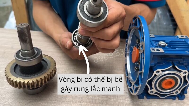 Vòng bi bể do chịu lực ly tâm và lực đẩy dọc trục liên tục