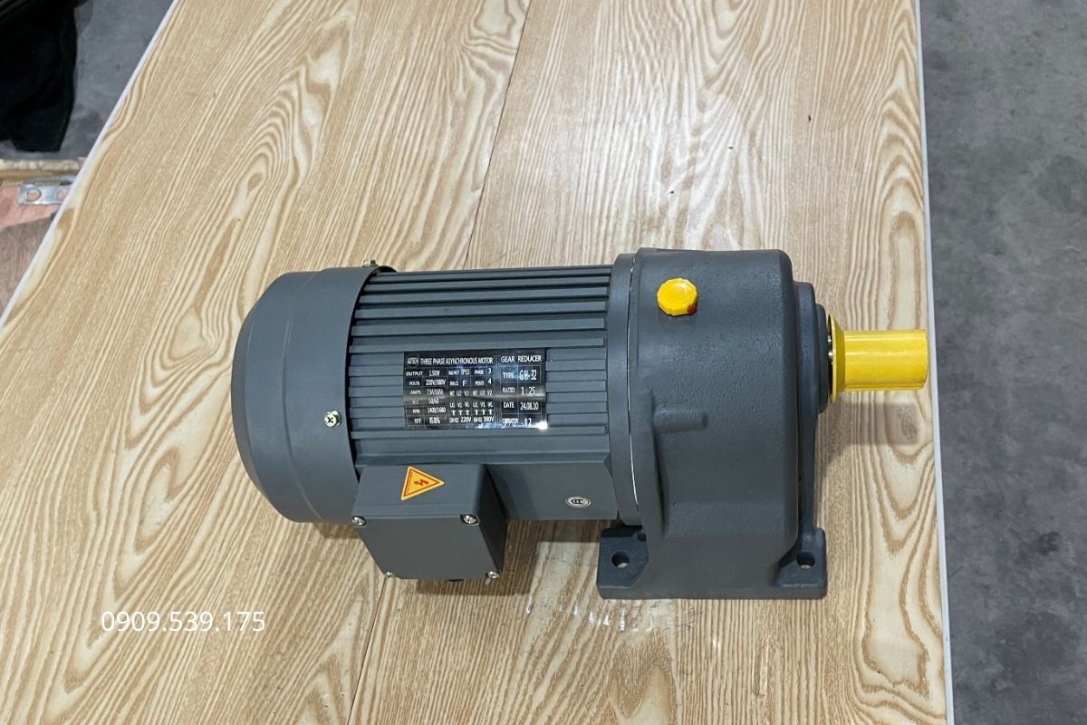 Motor giảm tốc chân đế có kết cấu chắc chắn, lực kéo lớn, hoạt động ổn định