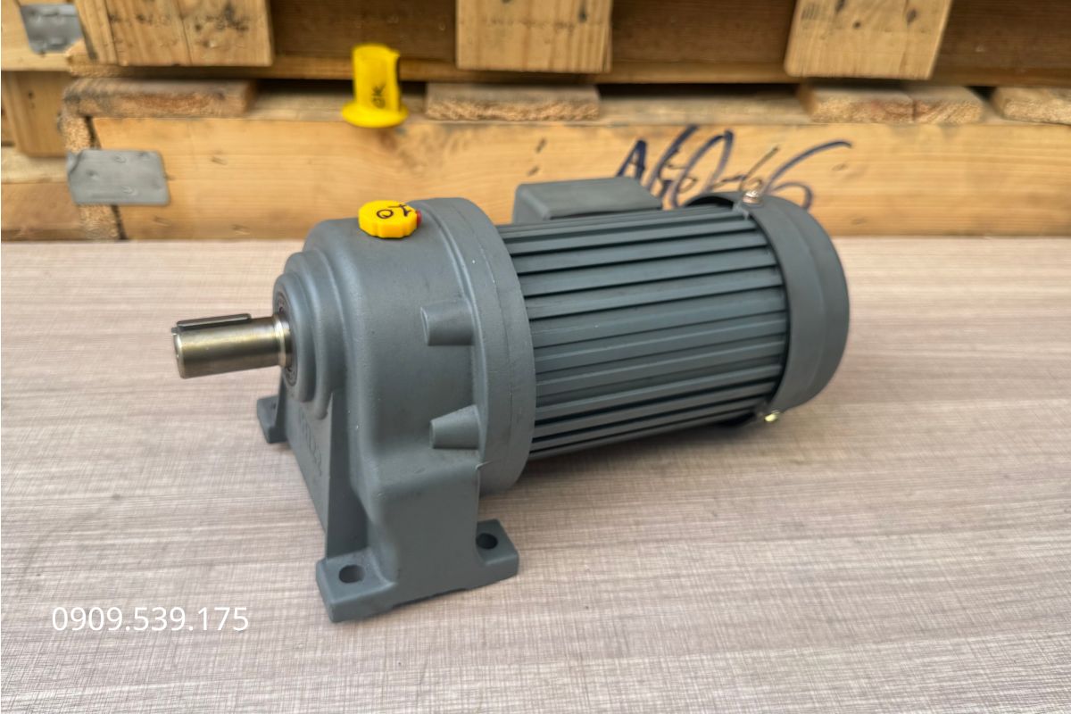 Motor giảm tốc đảo chiều dễ điều khiển, vận hành ổn định và phù hợp với nhiều loại máy