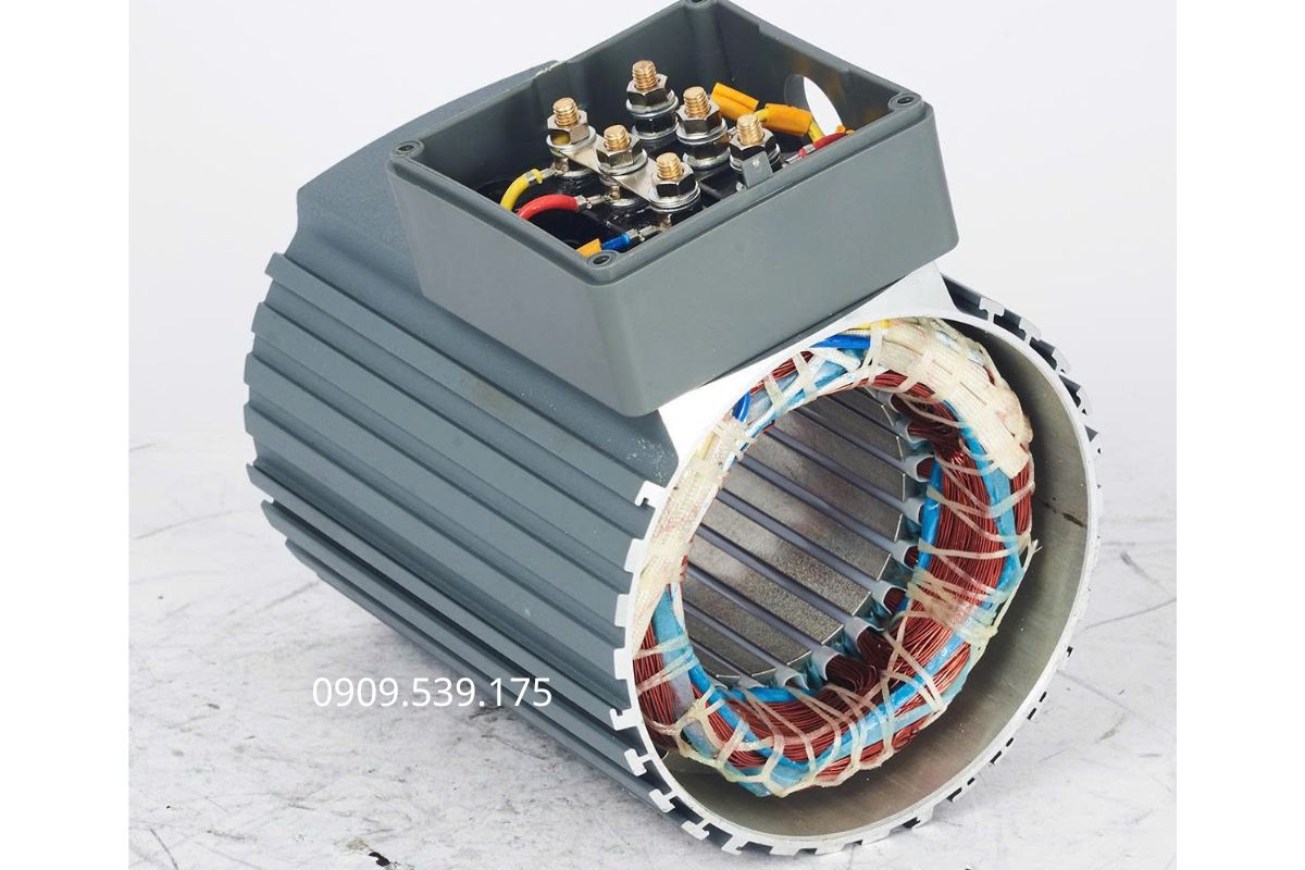 Cấu tạo motor giảm tốc đảo chiều gồm motor điện, hộp giảm tốc, trục ra và bộ phận điều khiển