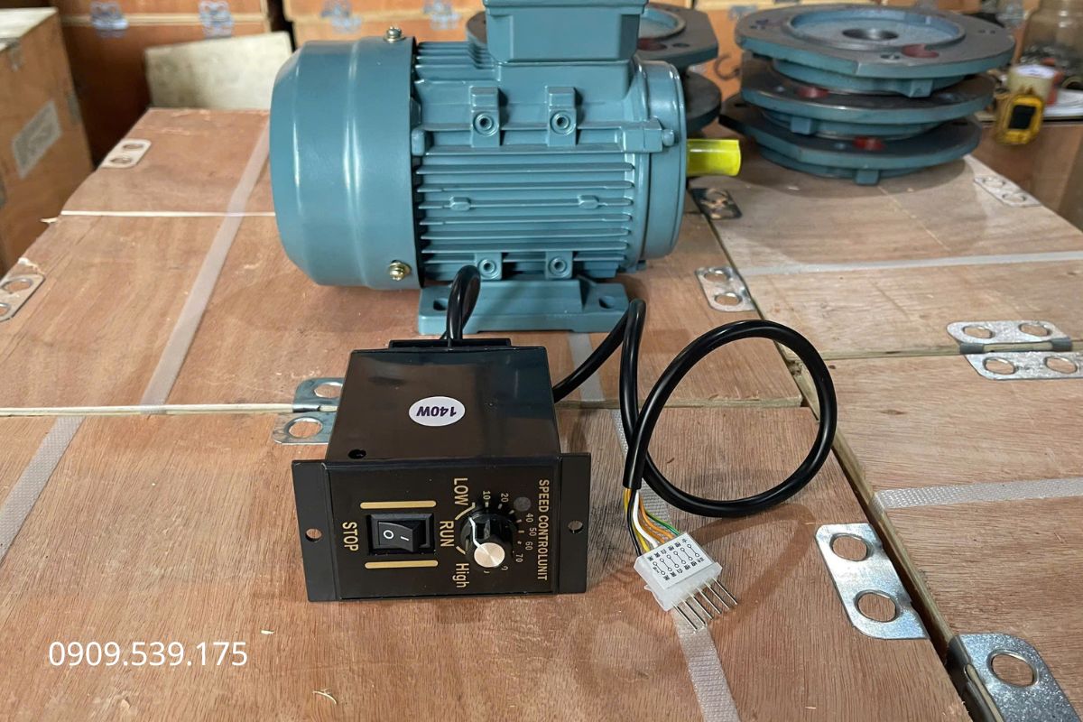 Mạch điều khiển điện tử và PWM giúp điều chỉnh tốc độ motor 1 pha ổn định và chính xác hơn