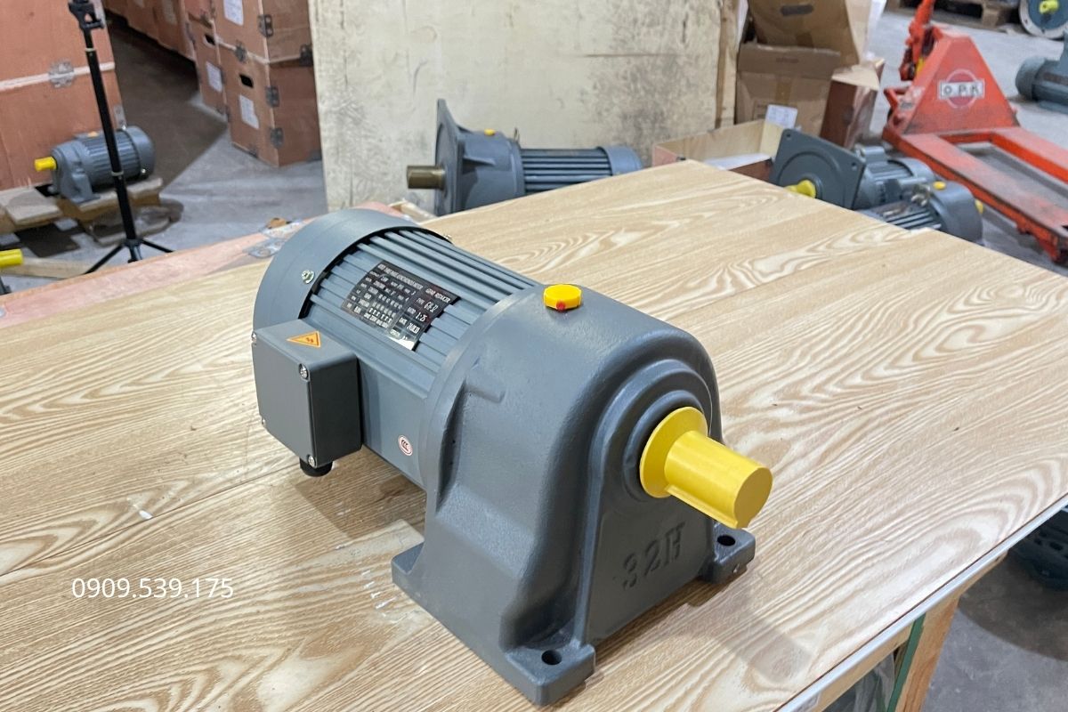 Motor giảm tốc 3 pha được dùng cho băng tải, máy trộn và dây chuyền
