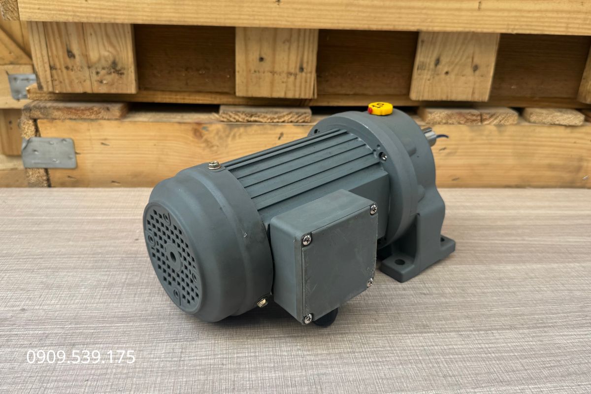 Hộp giảm tốc đảo chiều được phân loại theo kiểu truyền động, nguồn điện và cách lắp đặt