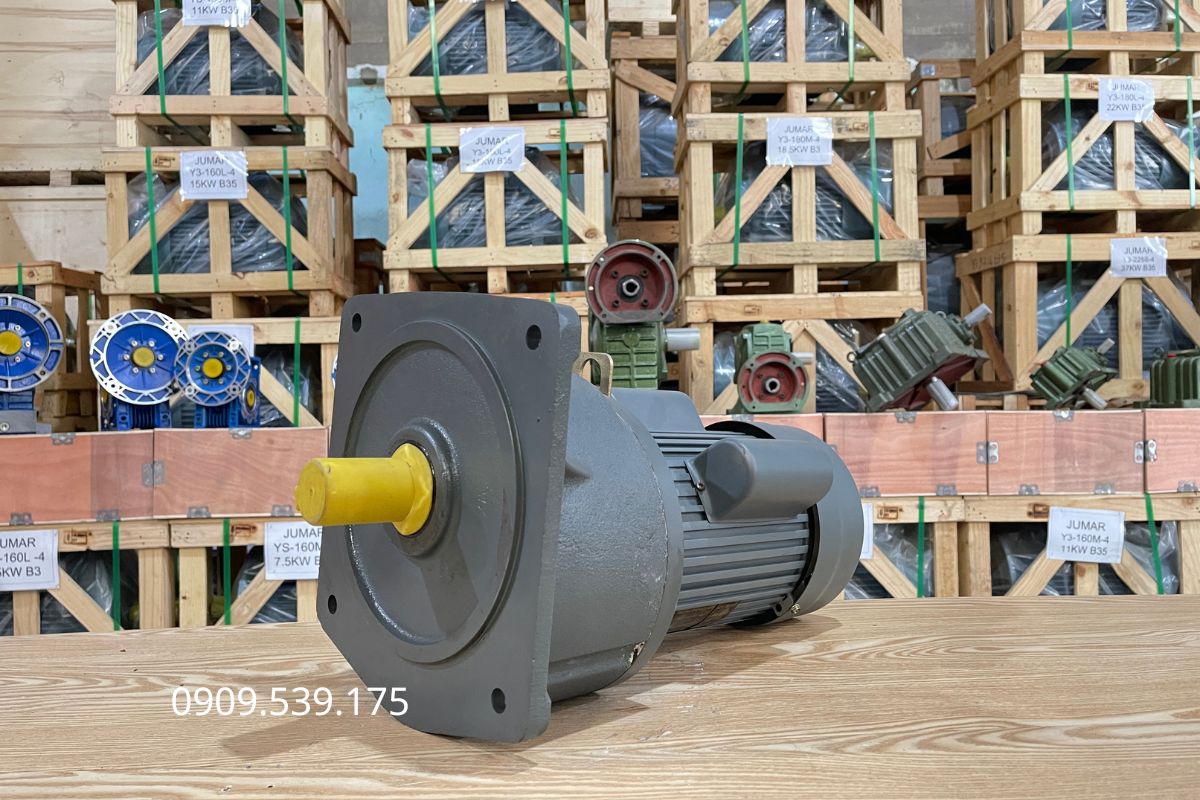 Quạt làm mát tạo luồng gió giúp motor giảm tốc thoát nhiệt tốt hơn