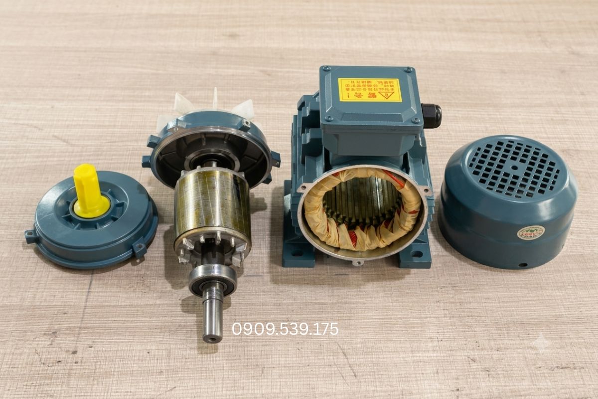 Motor chân đế gồm vỏ máy, stator, rotor, hộp cực điện và hệ thống làm mát phục vụ quá trình vận hành