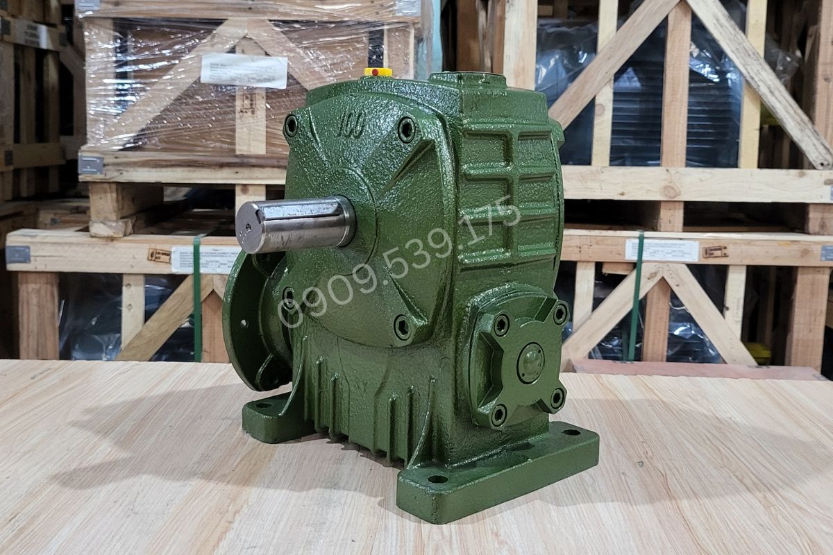 Hộp giảm tốc trục vít ứng dụng trong hệ thống công nghiệp